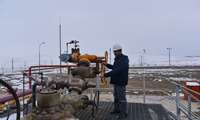 تلاش کارکنان نفت و گاز شرق در تولید پایدار گاز در شمال شرق کشور در شرایط سرد زمستانی+تصویر