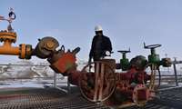 تلاش شبانه روزی کارکنان نفت مناطق مرکزی ایران و تابعه برای استمرار تولید و پایداری شبکه گاز کشور