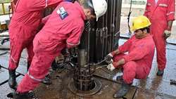  جهاد در خط مقدم اقتصاد؛ روایت تلاش نیروهای صنعت نفت