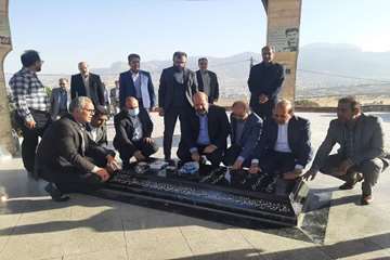 حضور مدیر عامل شرکت ملی نفت ایران  در مزار شهدای ایلام
