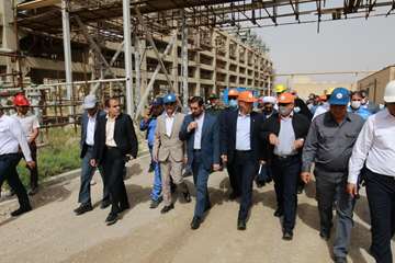 بازدید مدیرعامل شرکت نفت مناطق مرکزی ایران و هیات همراه از میدان نفتی خشت