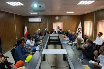 بازدید مدیرعامل شرکت نفت مناطق مرکزی ایران و هیات همراه از میدان نفتی خشت