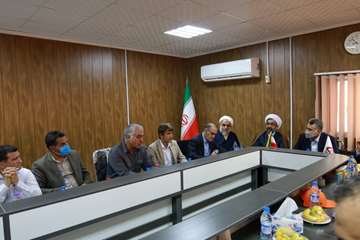بازدید مدیرعامل شرکت نفت مناطق مرکزی ایران و هیات همراه از میدان نفتی خشت